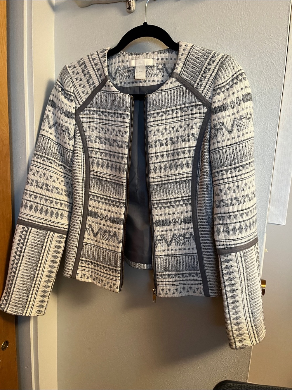 H&M White and Gray Patterned Zip-Front Blazer